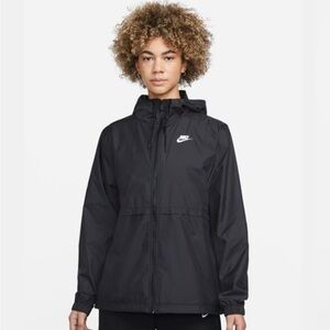Nike
Women's Sportswear Essential Repel Woven Jacket